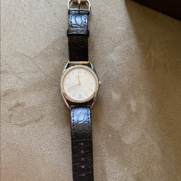 Gucci Watch Brand new with Diamonds - Picture 5 of 8